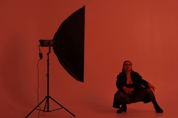 Comment marier des bottines Chelsea avec des tenues formelles pour un look audacieux?