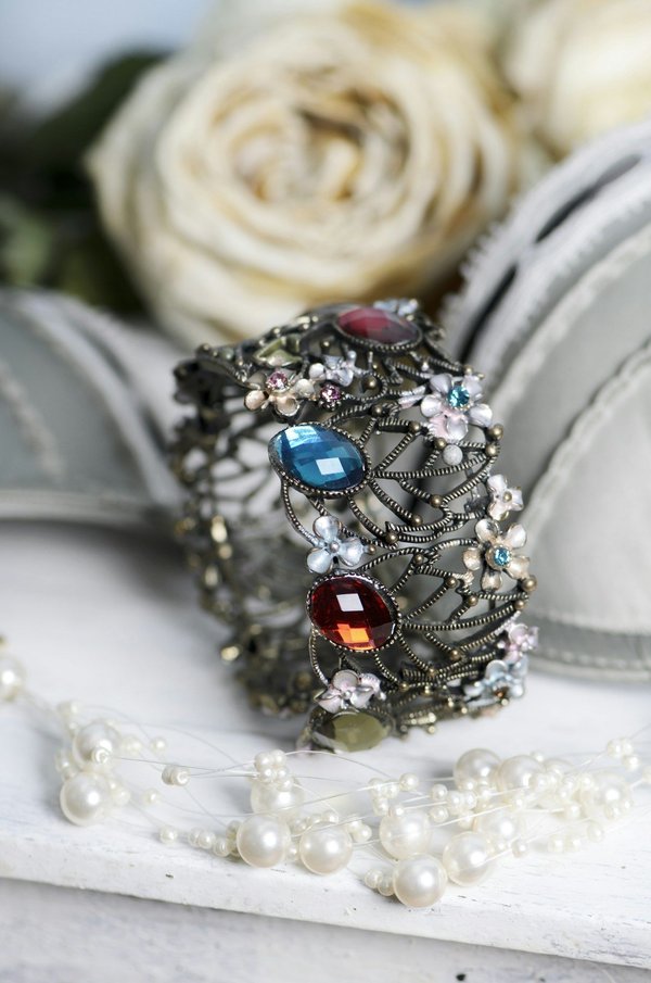 Bracelets pour femmes et pour hommes : élégance et robustesse à portée de main